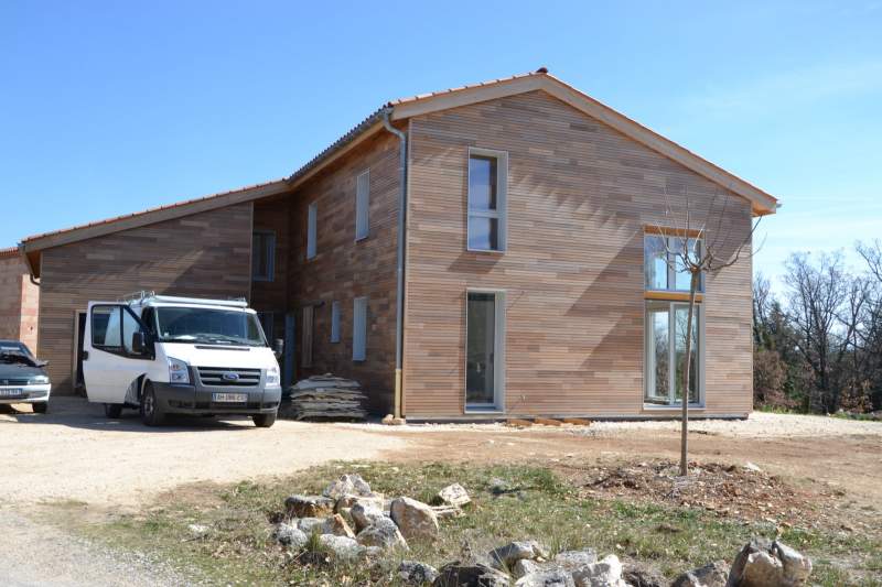  Constructeur de maisons à ossature bois avec bardage en bois Red Cedar